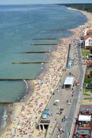 ZELENOGRADSK, RUSSIA - AUGUST 13, 2021: View of the city beach and promenade from a bird's eye viewのeditorial素材