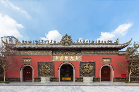 Chengdu, China - August 15, 2015 -Tourists in Daci Temple, in the downtown of Chengdu, Sichuan Province, China.のeditorial素材