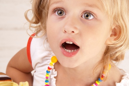 Surprised amazed little girl close-upの写真素材