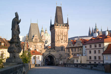 Early morning at the Charles' Bridge in Pragueのeditorial素材