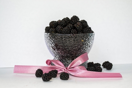 blackberry dessert in a glass with a pink ribbonの写真素材