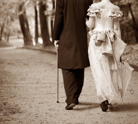 Gentlemen and ladies go through the park.の写真素材