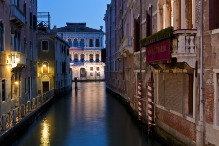 Canal in Venice, Italy at night.のeditorial素材