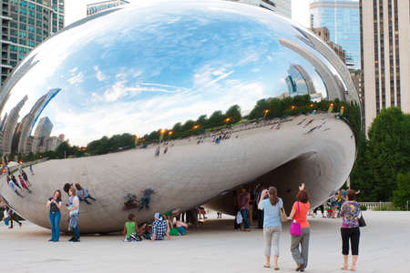 CHICAGO, IL USA - AUGUST 26, 2011: Cloud Gate and Chicago skyline. Cloud Gate is the artwork of Anish Kapoor as the famous landmark of Chicago in Millennium Park.のeditorial素材