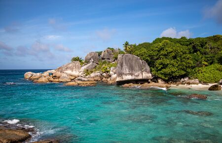Granite rocks at the beach, Seychellesの写真素材