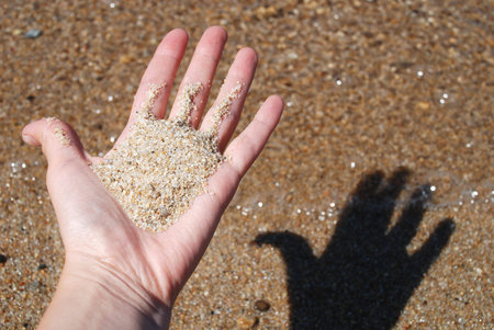 sand in the handの写真素材