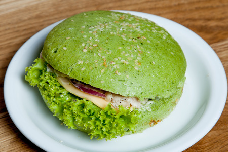 Hamburger Spinach ChickenHamburger Spinach with chicken on a plateHamburger Spinachの写真素材