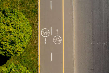 Bicycle signs on the bicycle way in the city.の写真素材