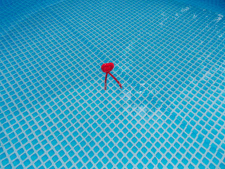 red heart in waterの写真素材