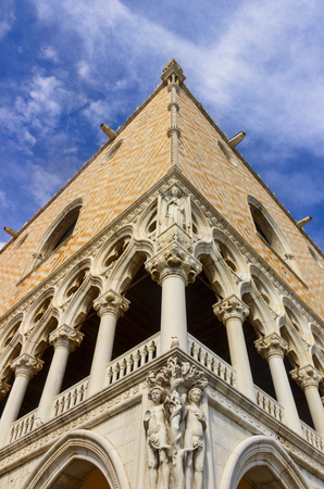 The Doge's Palace in Venice: corner of the facade with angular sculptures. It's a palace built in Venetian Gothic style, Italy (Veneto).のeditorial素材