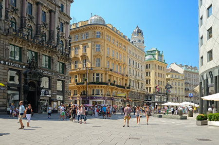 VIENNA, AUSTRIA - JULY 28: View of Vienna on July 28, 2013 in Vienna, Austria. Vienna is the 7th-largest city by population in the European Union with a population of about 1.757 million.
のeditorial素材