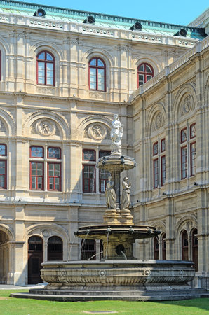 VIENNA, AUSTRIA - JULY 28: Vienna State Opera on July 28, 2013 in Vienna, Austria. Building was built during the 1860s. The opening premiere in 1869.のeditorial素材
