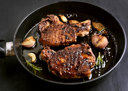 Grilled pork steak in frying pan, close up viewの写真素材
