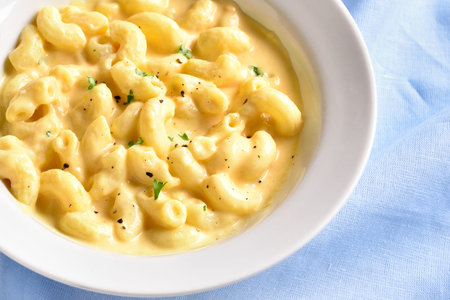 Close up of Macaroni and cheese with herbs in bowl