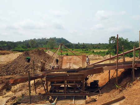 CHANTHABURI THAILAND - MAR 19 2015 Local People Working In the Gemstones Mine in Chanthaburi Thailand on MAR 19 2015のeditorial素材