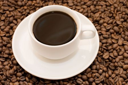 White coffee cup filled with coffee beans
の写真素材