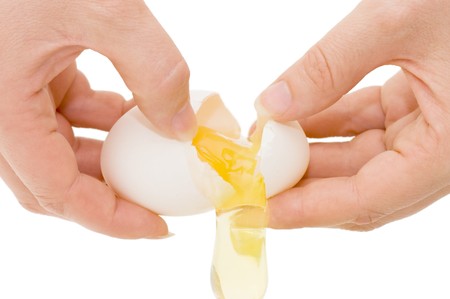 Hands breaking an eggの写真素材