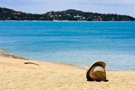 hat on white sand of coastの写真素材