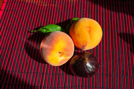 fresh peaches on table. Beautiful red yellow peaches. close upの写真素材