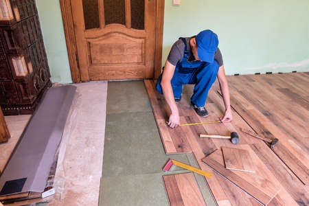 worker (master) install the laminate floorの写真素材