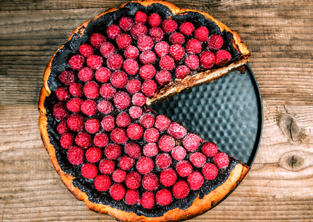 delicious chocolate cheese cake with raspberriesの写真素材