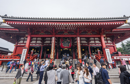 Toyko, Japan - 13 October 2016: Tourists walk on Senso ji shrine red gate. the history culture Heritage in Asakusa district, Tokyo, Japanのeditorial素材