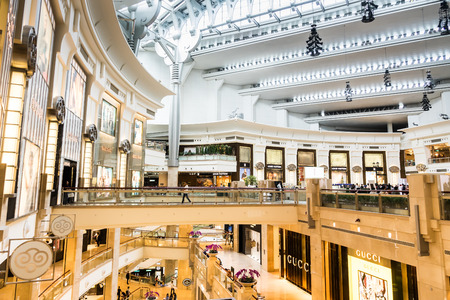 TAIPEI, TAIWAN - May 20, 2017 : Tourist walking and shopping in Taipei 101 mall, the landmark of Taiwanのeditorial素材