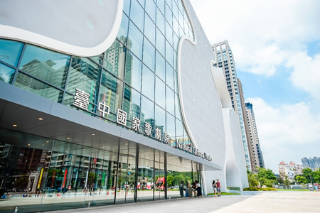 Taichung, Taiwan - AUG 20, 2016 : Asia culture - Day view of National Taichung Theater under blue sky in Taiwan, Build by top architect Toyo Ito. The new landmark and famous travel attractions of Taichung.のeditorial素材