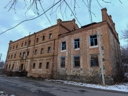 A large brick building with many windows on the side of it.の写真素材