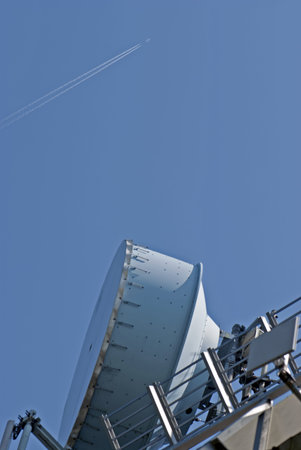 Communication between satellite a airplane