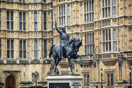 Richard Coeur de Lion statue. It stands on a granite pedestal in Old Palace Yard outside the Palace of Westminster, London.のeditorial素材