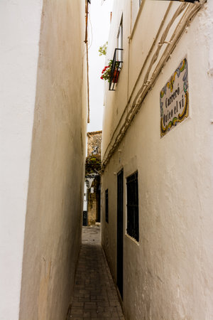 Denia, Alicante, Spain, november 21, 2018: Narrow alley in the old town. The sign with the name of the street possibly with the nickname of someone known in the townのeditorial素材