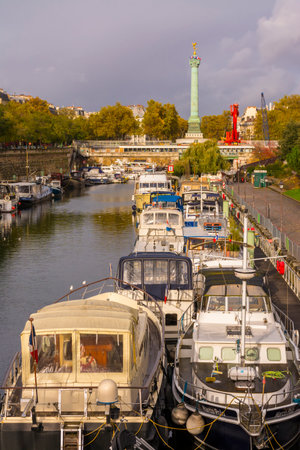Paris, France - November 11, 2019: Column of the monument to the French Revolution, in the Bastille Square, from the Mornay footbridge, in the Arsenal harbor canalのeditorial素材