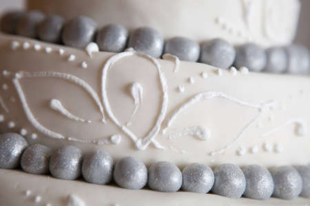 widding cake with pink flowersの写真素材