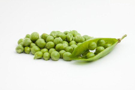 Green pea isolated on white backgroundの写真素材