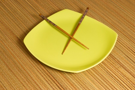 Chopsticks in the square plateの写真素材