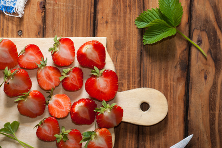 cut the strawberries and leaves on a wooden Boardの写真素材
