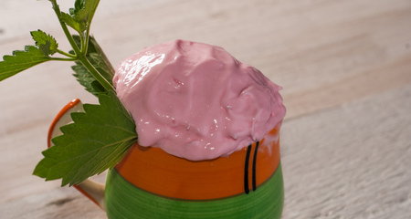 Homemade Strawberry ice cream in a Cup and mint. white wooden backgroundの写真素材