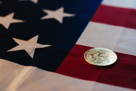 Bitcoin gold and the flag of the United States, the growth of cryptocurrencies in the American marketの写真素材