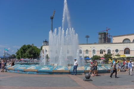 Vladivostok, Russia-July 28, 2018: urban landscape with a large fountain on the waterfront of the city.のeditorial素材