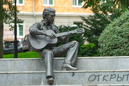 Vladivostok, Russia-September 12, 2018: Monument to Vladimir Vysotsky in the city square.のeditorial素材