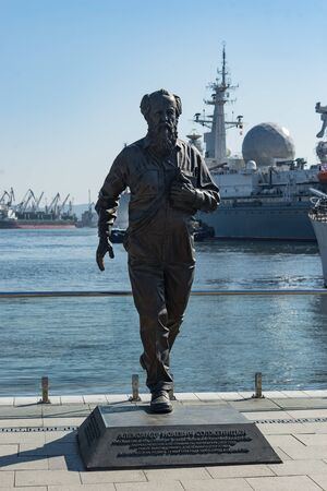 Vladivostok, Russia-July 28, 2018: urban landscape with a monument to Solzhenitsyn on the background of the sea.のeditorial素材