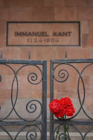 Bouquet of red carnations on the metal fence of Kant's graveの写真素材
