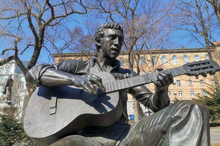 Vladivostok, Primorsky Krai - April 3, 2019: Sculpture of Vladimir Vysotsky in city Park. Urban landscape.のeditorial素材