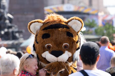 Vladivostok, Primorsky Krai-September 29, 2019: City square with people and cars during Tiger Day celebrations. The carnival is dedicated to the protection of ecology and the far Eastern tigers.のeditorial素材