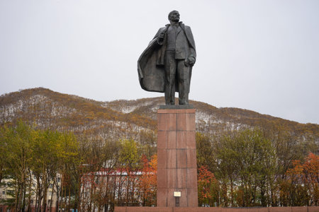 Petropavlovsk-Kamchatsky, Russia-October 6, 2019: Cityscape overlooking the Lenin monument on the city's Central square.のeditorial素材
