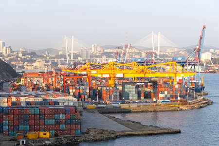 VLADIVOSTOK, RUSSIA-SEPTEMBER 29, 2016: Industrial landscape with a view of the commercial port on the background of the city.のeditorial素材