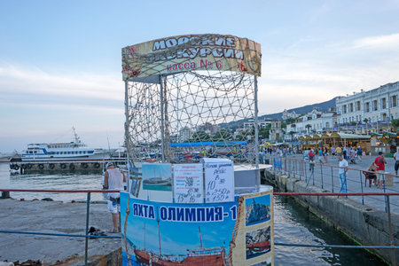 YALTA, CRIMEA-JUNE 17, 2014: City landscape with a view of a kiosk selling tickets for a boat tripのeditorial素材