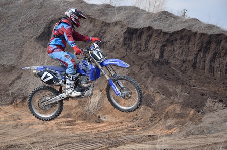 RUSSIA, SAMARA - APRIL 29: Takes off on a high mound of earth on the motorbike motocross racer Y.Panfilov the Regional Motocross Championship practice on April 29, 2011 in Samara, Russiaのeditorial素材