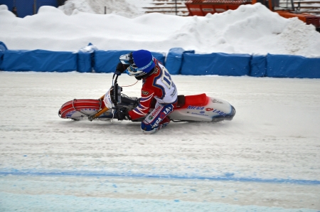 SAMARA, RUSSIA - JANUARY 19: Winter speedway the icy track on a motorcycle with spikes, the driver Sergei Karachintsev turns the large slope, on the ice speedway Cup of Russia January 19, 2013 in Samara, Russiaのeditorial素材